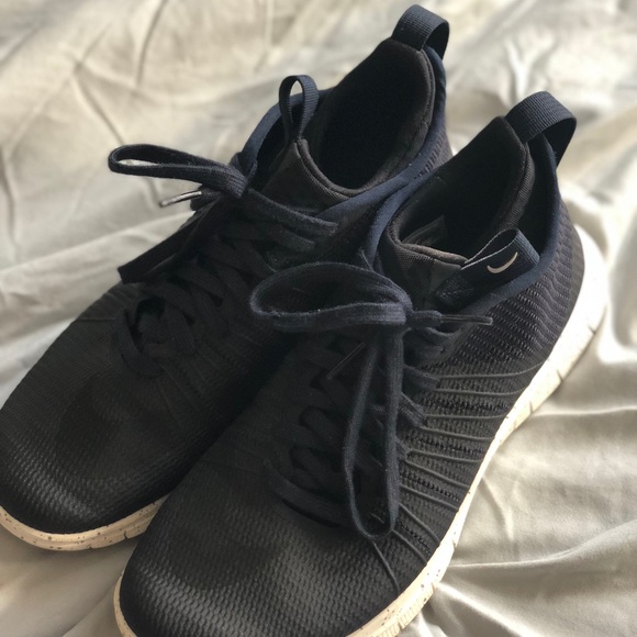 Nike Sneakers Size 7! - Picture 4 of 5